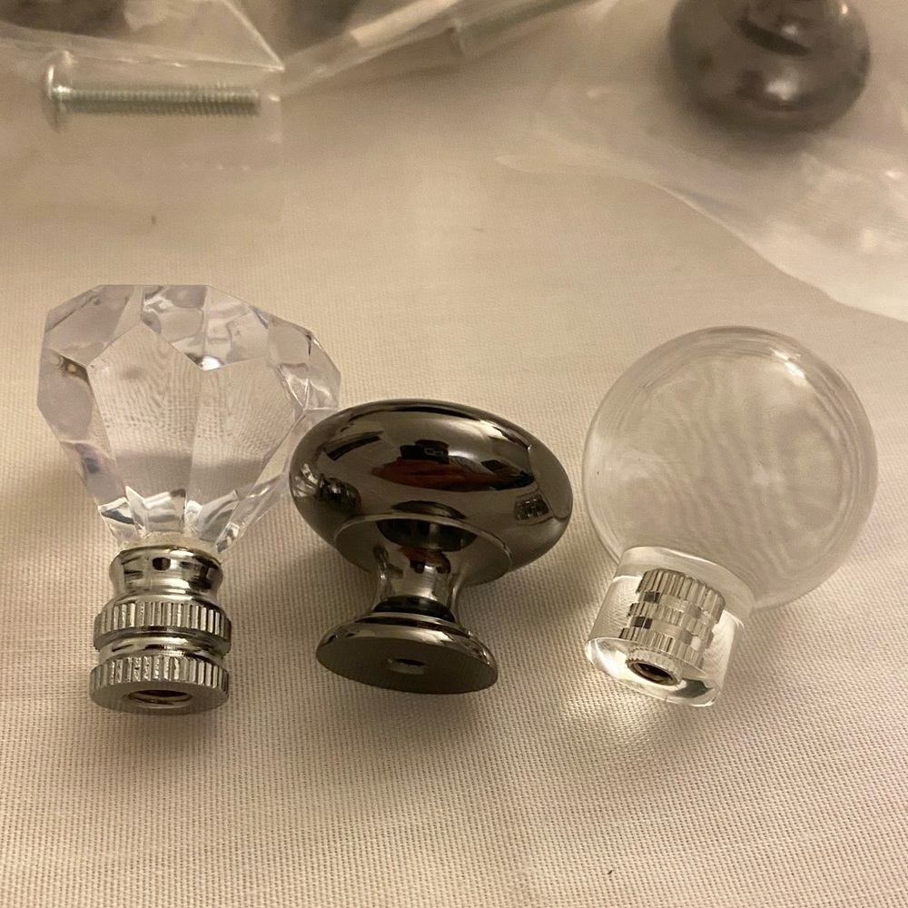 NEVER USED. 11 Liberty Hardware Cabinet Knobs